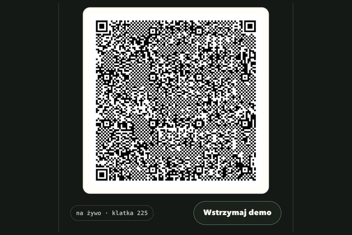 Zrzut z qrp2p.net: kod QR na ciemnym ekranie i plakietka z napisem „na żywo · klatka 225".